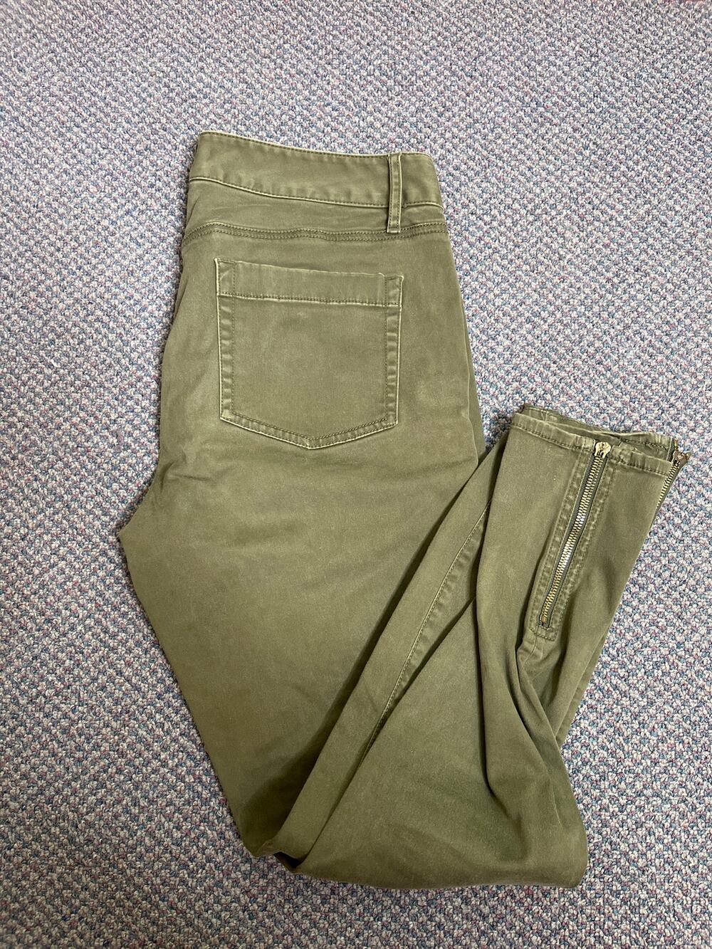 LOFT Green ankle pants size 8